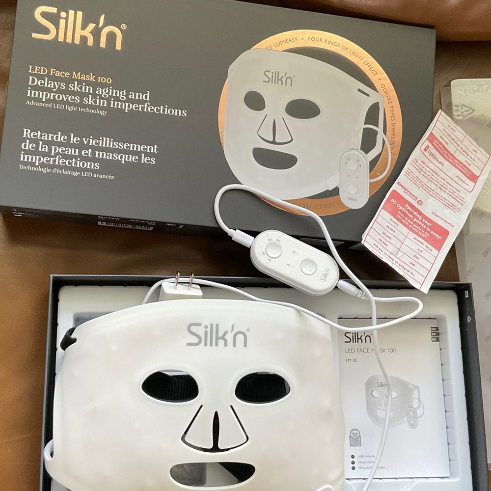 White LED Face Mask - Women's Skincare Device